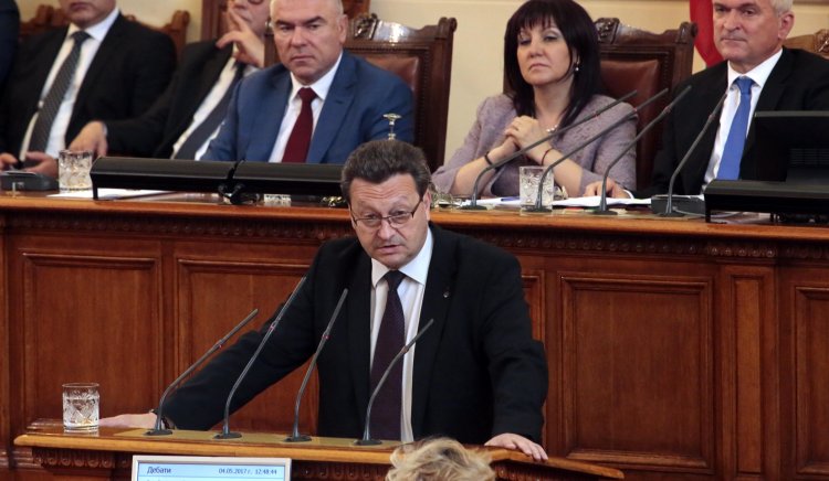 Таско Ерменков към министър Петкова: Енергетиката не е ресторант за бързо хранене