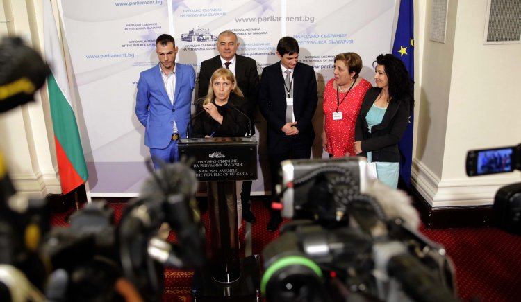 Елена Йончева: Днес е един позорен ден за българската демокрация