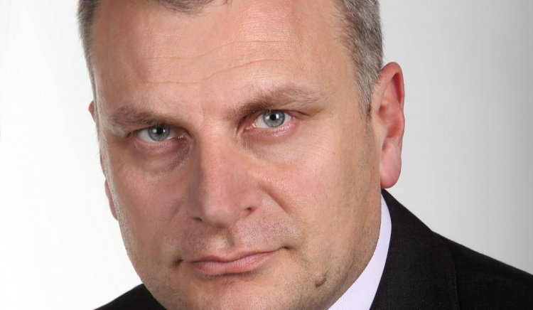 Петър Курумбашев: Скандалът с нацисткия поздрав е белегът на старта на новото правителство