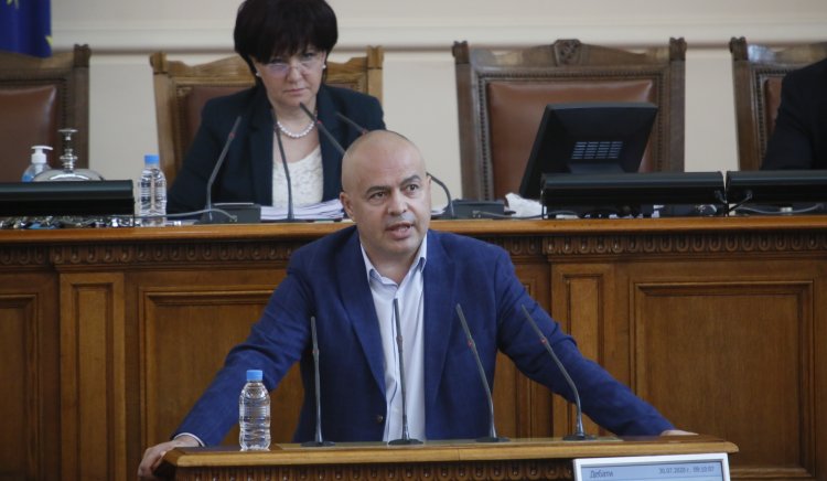 Свиленски: Борисов да се отчете пред парламента. Грозно е да обикаля с джипа, докато София е блокирана  