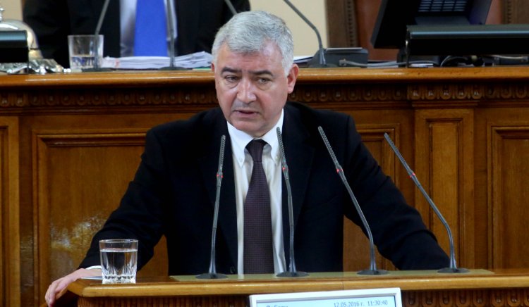 Атанас Мерджанов: На дневен ред е оставката на Румяна Бъчварова