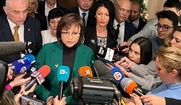 Лидерът на БСП Корнелия Нинова пред медиите в Народното събрание: 