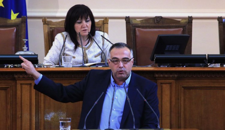 Кутев: Има ли председатели на парламентарни групи, които са нерегламентирано подслушвани? Корнелия Нинова подслушвана ли е?