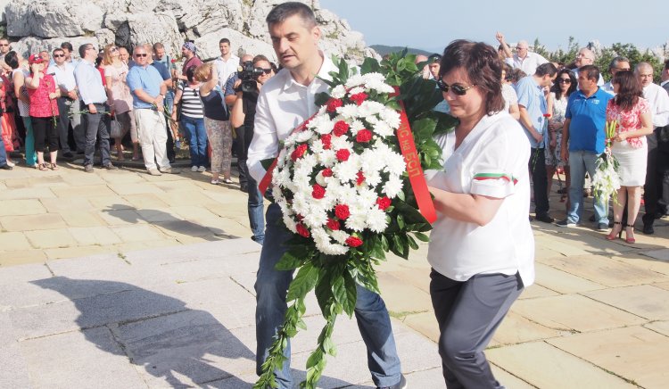 Корнелия Нинова почете паметта на загиналите в боевете на връх Шипка