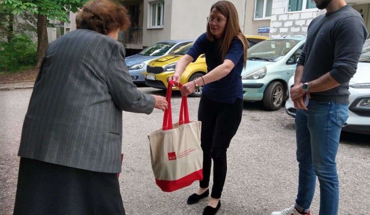 Евродепутатът Цветелина Пенкова се включи в кампанията на БСП „Солидарен Великден“