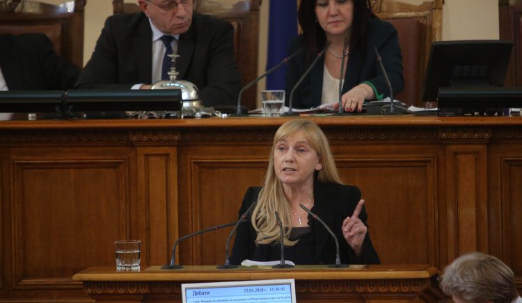 Елена Йончева: Превръщането на България в корумпирано владение на ГЕРБ и Борисов, няма да мине
