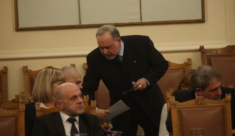 Славчо Велков разкри в НС уникален случай на корупция и прикриване на крупна контрабанда
