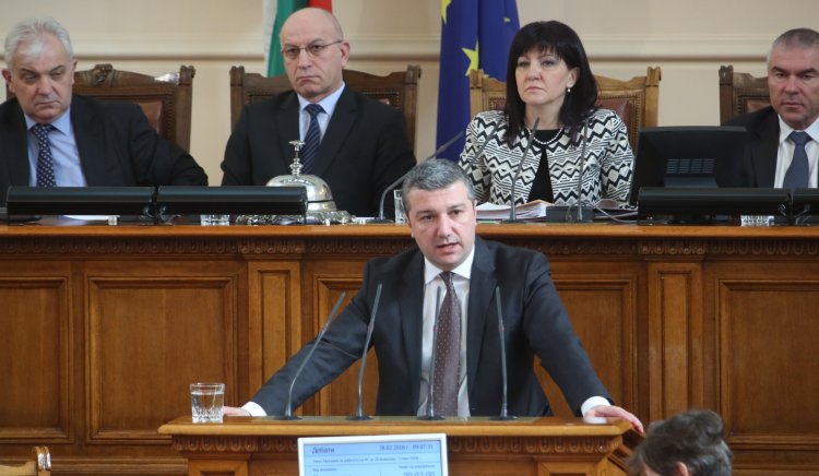 Драгомир Стойнев: Призоваваме премиера да дойде в парламента и да отговори на важни въпроси