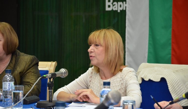 Анелия Клисарова:Да подкрепим финансово държавните училища