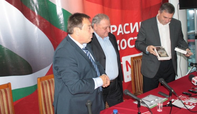Ивайло Калфин: Правителството прави всичко, за да попречи на българите в чужбина да гласуват   