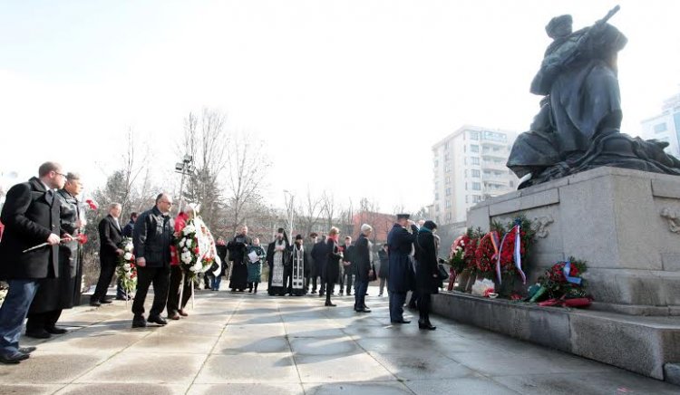 Стотици почетоха Деня на защитника на отечеството