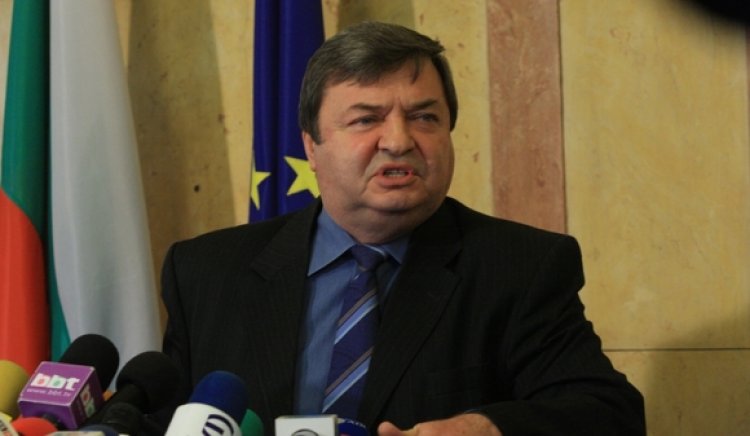 Георги Божинов пита Министерството на транспорта за спрените влакове