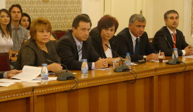 Правителството прави пенсионна реформа  срещу интересите на българските граждани