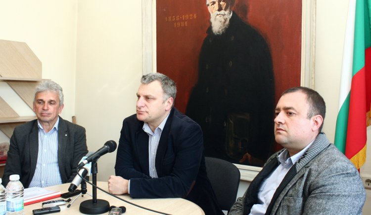 Петър Курумбашев: Надявам се Първанов да отправи поне толкова критики към Борисов, колкото към Станишев