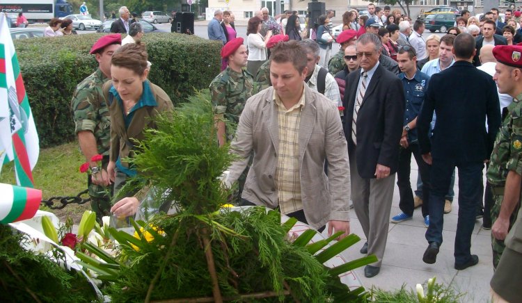 От БСП – Сливен положиха цветя за Деня на независимостта на България
