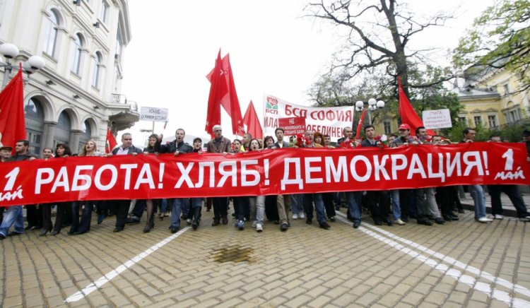 На 1 май 15 хиляди гневни протестиращи изминаха пеша пътя от пл.Батенберг до Борисовата градина в София
