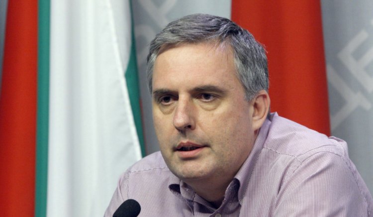 Кандидатът за президент на БСП Ивайло Калфин предлага национален референдум за добива на шистов газ