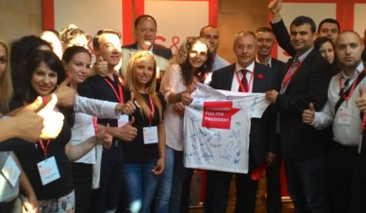 Младежкото обединение в БСП подкрепи Станишев в битката му за втори мандат начело на ПЕС