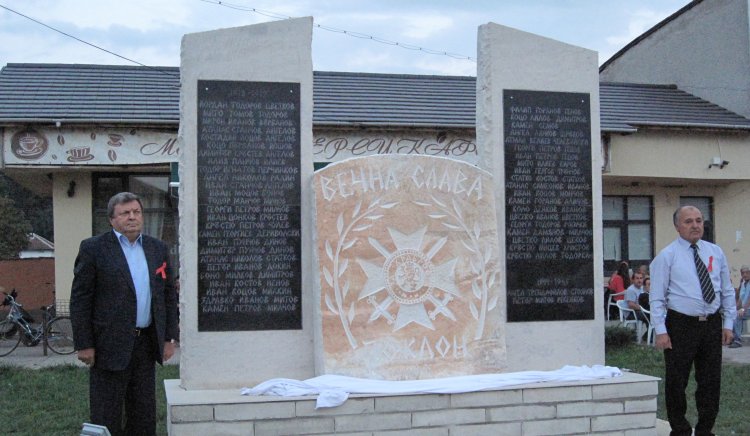 В Краводер откриха паметник на загиналите във войните