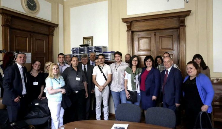 Младежи от Пловдив посетиха парламента и се срещнаха с Корнелия Нинова