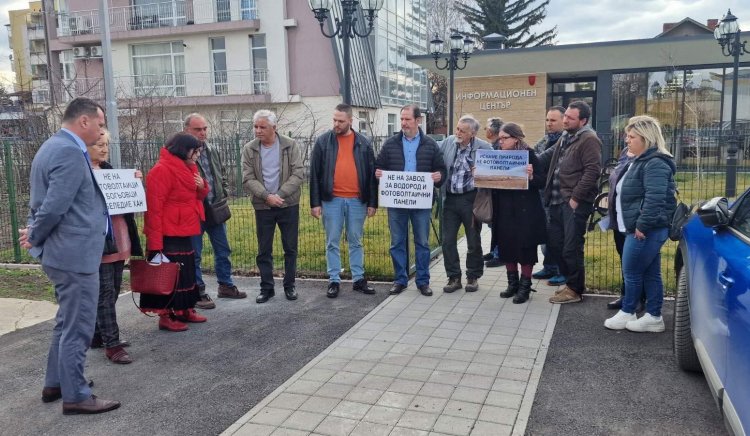Ченчев от Костинброд: Скандален проект за фотоволтаици и завод за водород вдигна хората на справедлив протест