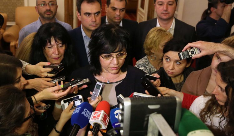 Корнелия Нинова: Управляващите толкова са притеснени от изборите, че дори спряха работата на парламента