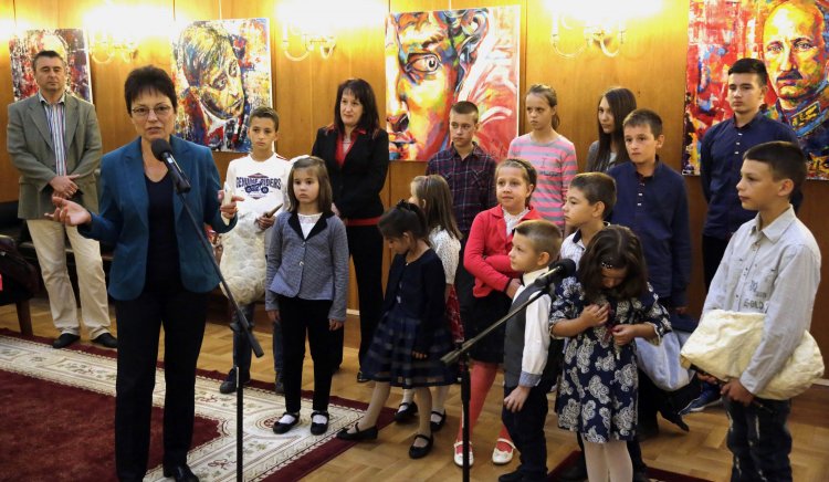 Деца от клуб „Родолюбие“ гостуват в парламента по покана на Веска Ненчева