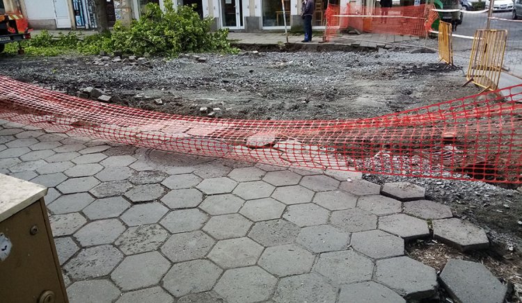 Общински съветници на БСП отправиха питане за ремонта на ул. 