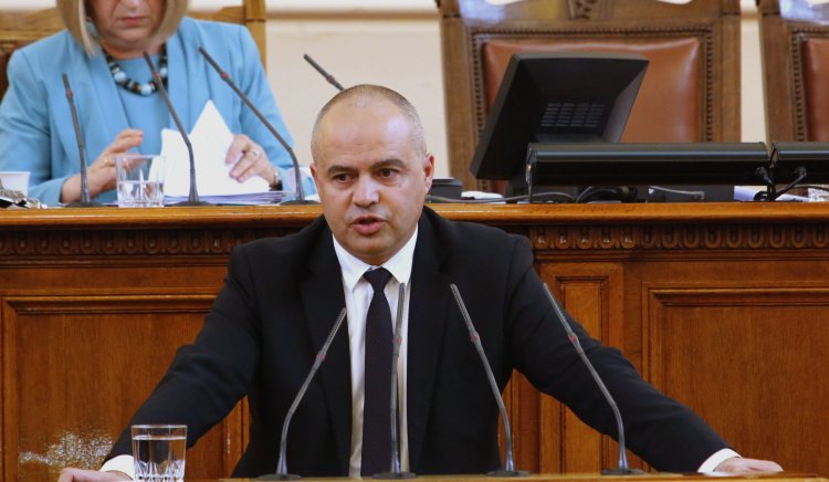 Георги Свиленски: Управляващите приеха лобистки закон и качеството на таксиметровата услуга ще бъде още по-занижено