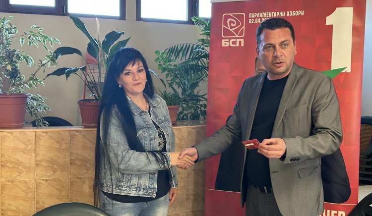 Млади хора се вливат в редиците на БСП - Иван Ченчев връчи членски карти на новоприети социалисти в Чавдар 