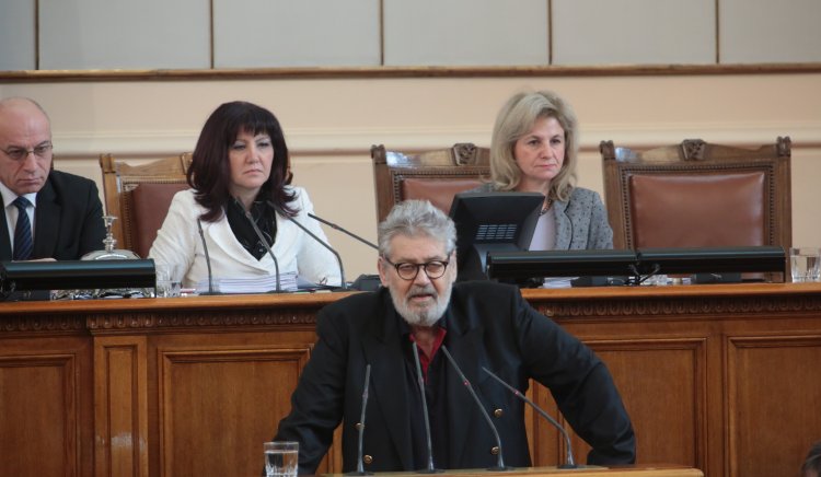 Стефан Данаилов пред депутатите: Да сменим политиката и да постъпим най-човешки  - да дадем парите за здраве 