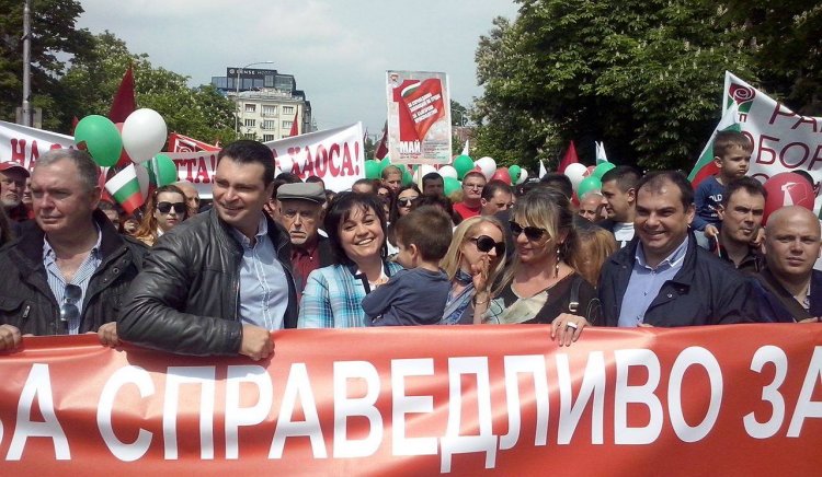 Нинова на 1-ви май: Не се предавайте! Ще се борим заедно за солидарна, справедлива и свободна България!