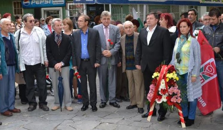 Кандидатът за кмет на Асеновград д-р Емил Караиванов откри паметна плоча на  асеновградските братя антифашисти