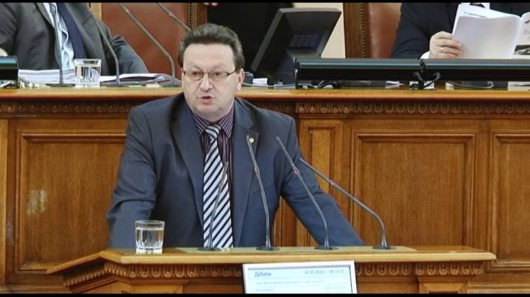 Ерменков: Събирането на средства от държавните предприятия за разплащане с частните не води до стабилност в енергетиката