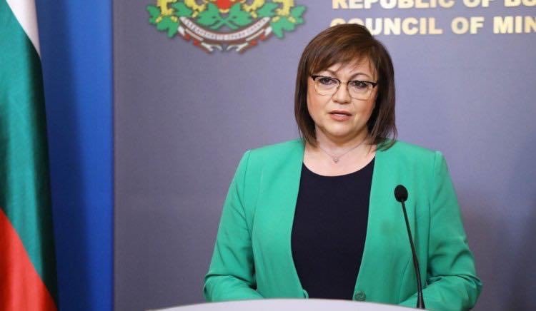 Министър Нинова: До последния ден оставаме социалният стълб на правителството