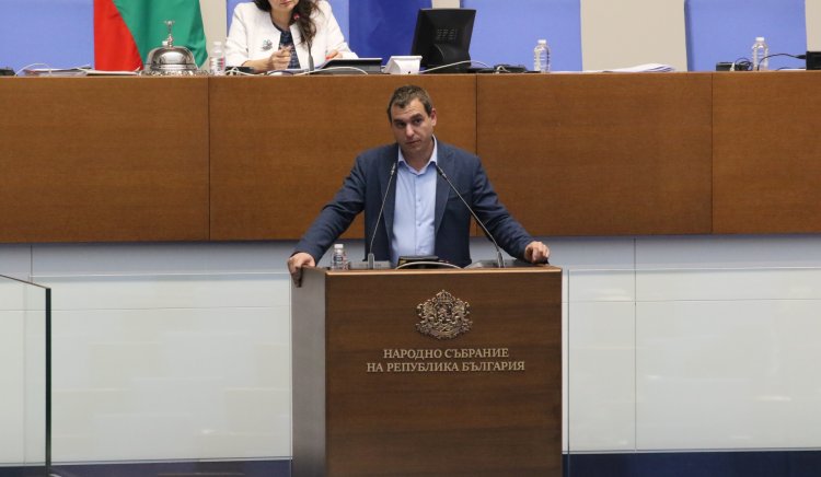  Иван Петков: Видимо няма комуникация между министерствата по случая с „Школо“ и личните данни на българските ученици 