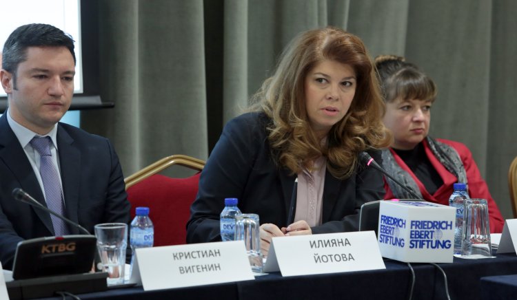 Илияна Йотова: 12 часа преди срещата за бежанците в Брюксел българското правителство няма позиция