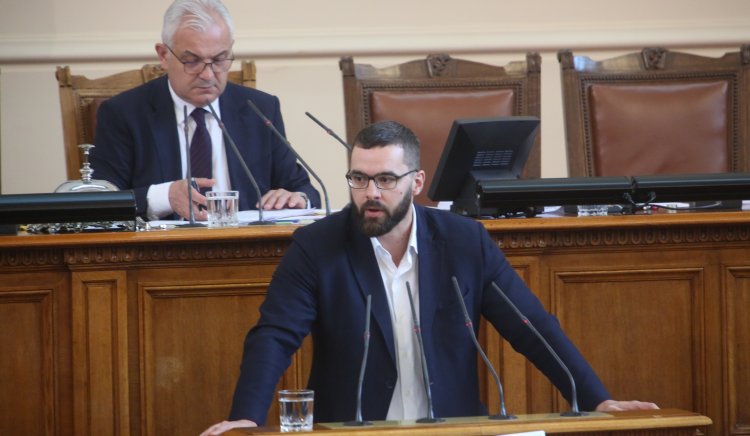 Стоян Мирчев към министър Захариева: Промените в правилника за легализация на документи създават проблеми