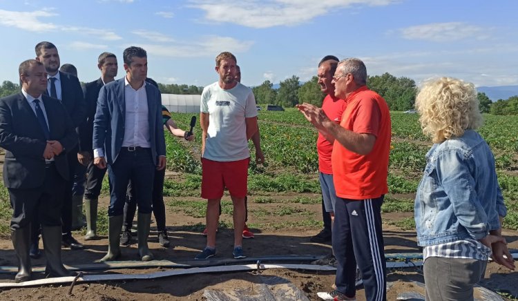 Министър Иванов към земеделците в Садово: Държавата застава зад вас