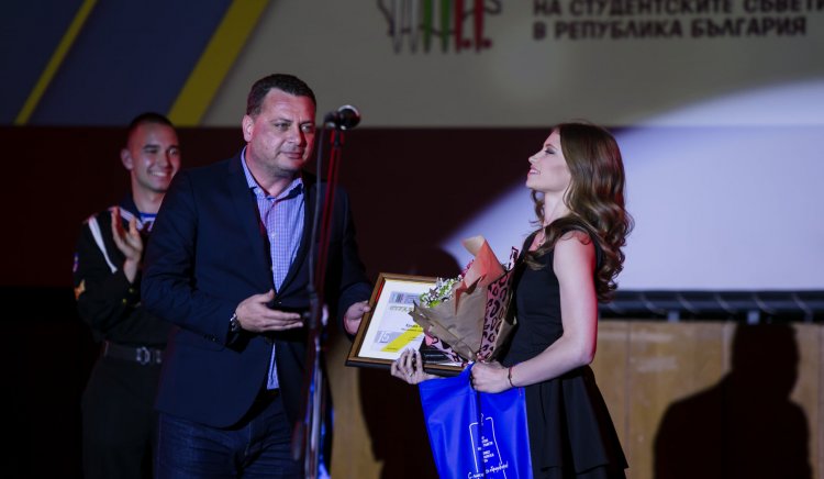 Иван Ченчев връчи приза “Студент на годината” на олимпийската шампионка Ерика Зафирова
