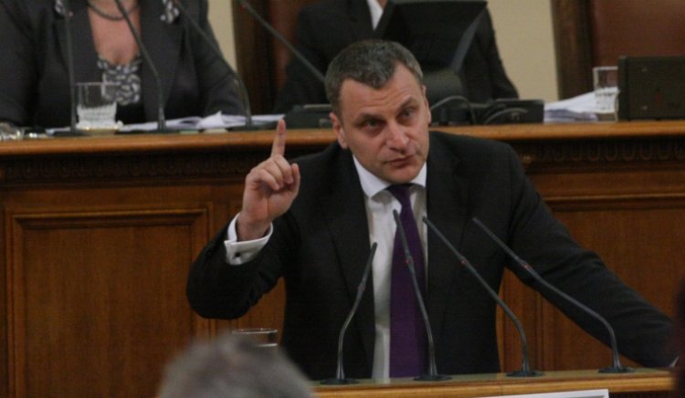 Коалиция за България дава Цецка Цачева на етична комисия