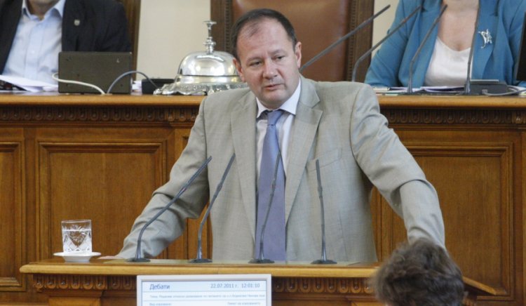 Михаил Миков: Разпускането на парламента противоречи на Конституцията