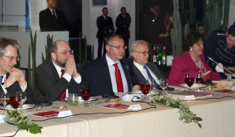 Сергей Станишев приветства лидерите на ПЕС на официална вечеря