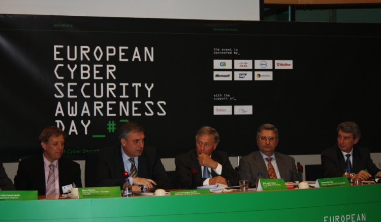 Ивайло Калфин: ЕС изостава в областта на сигурността в Интернет