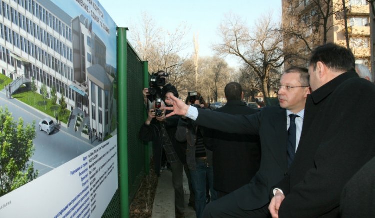 Премиерът Станишев и министър Миков дадоха старт на строителството на полицейски сгради в София 