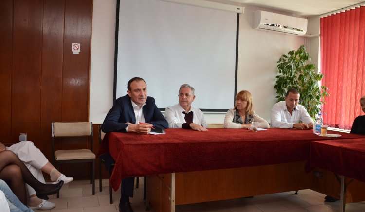 Анелия Клисарова и Борислав Гуцанов се срещнаха с лекари от АГ-болница Варна