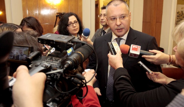 Оставка на правителството и спешни консултации поиска лидерът на опозицията Сергей Станишев