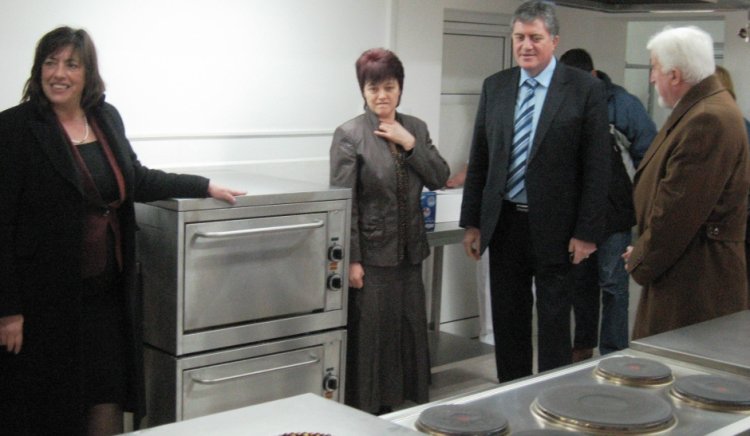 Депутатите от Коалиция за България откриха обновената  кухня в дом 