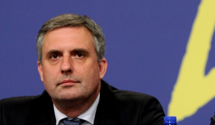 Ивайло Калфин: България не печели нищо от розовите очила на правителството
