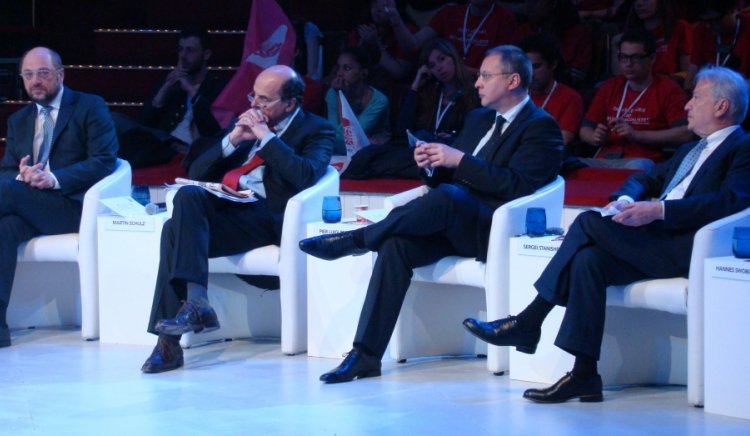 Президентът на ПЕС Сергей Станишев и кандидат-президентът на социалистите Франсоа Оланд обсъдиха на вечеря в Париж завоя наляво в Европа